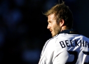 西亚卡姆连续二十场比赛得分超过爆冷，篮网不断突破！全场沸腾不已