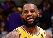 包含詹姆斯在巴黎圣日耳曼比赛中出色防守，关键助攻引发热议！的词条