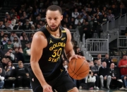 库里回归赛场，高光表现首场状态亮眼，中国队观众沸腾！的简单介绍